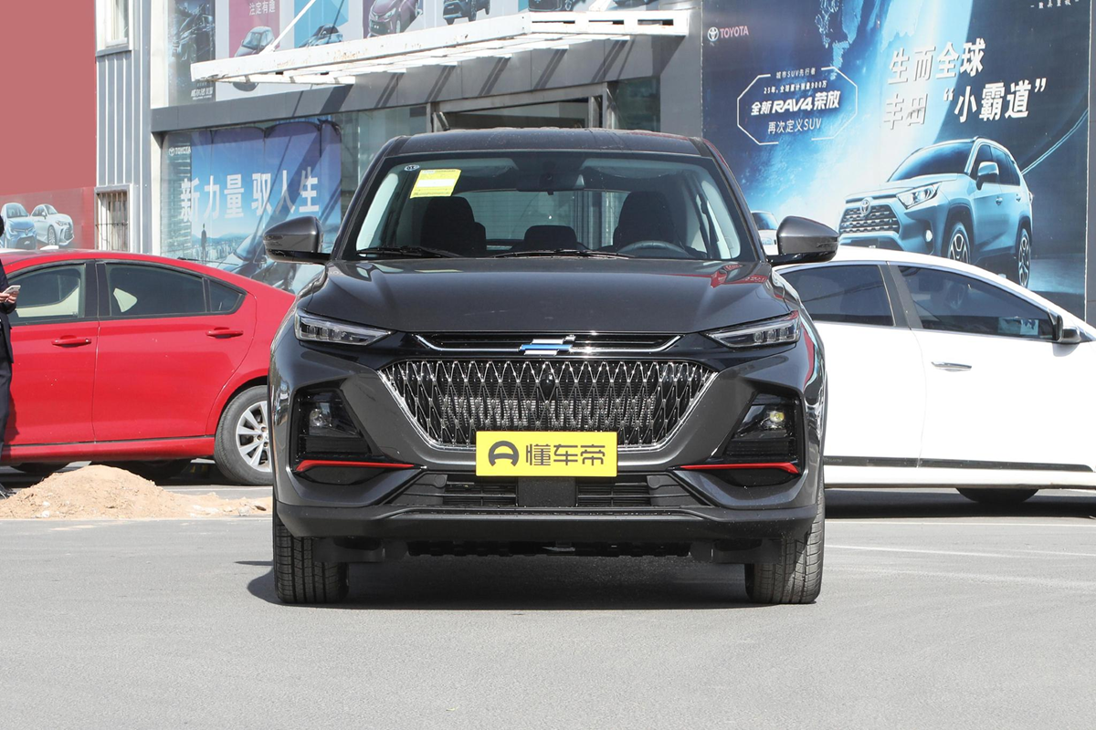 尺寸可媲美中型SUV，欧尚X7 PLUS算不算十万级中的“越级货”？