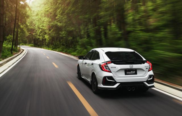 前驱思域Hatchback遇上后驱CT4,谁才是真正的“操控王者”?
