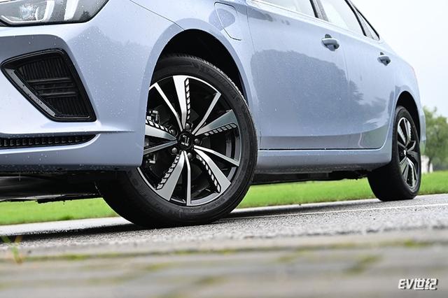 你可能会后悔入手Model 3,但绝不会后悔买它