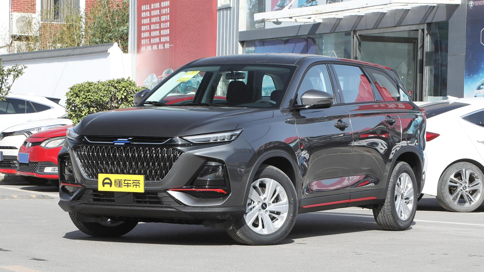 尺寸可媲美中型SUV，欧尚X7 PLUS算不算十万级中的“越级货”？