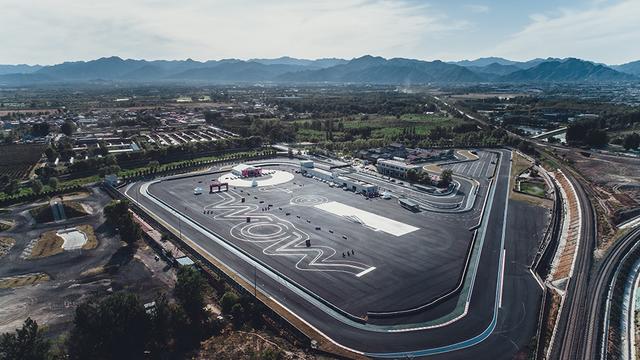 赛道体验一汽丰田奕泽：喜欢4000转的它，胜过它的貌美如花