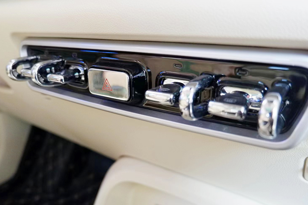 探店欧拉好猫莫兰迪版：宠粉季优惠1.8万？颜控已弃海豚