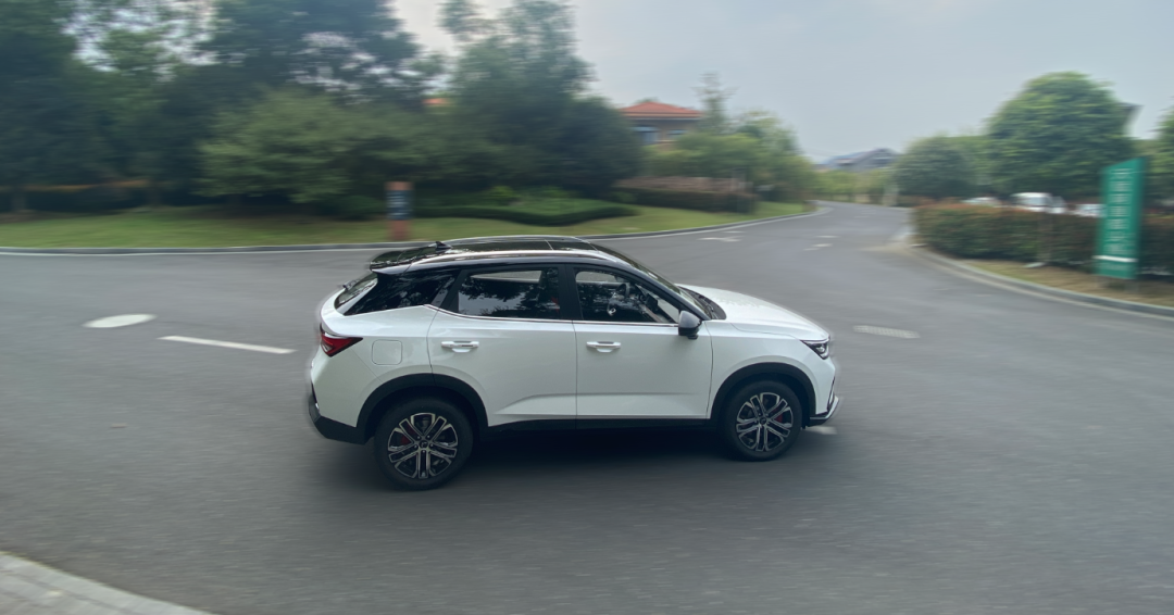 实力拉低“第一台车”门槛，五菱星驰能再造爆款神话吗？