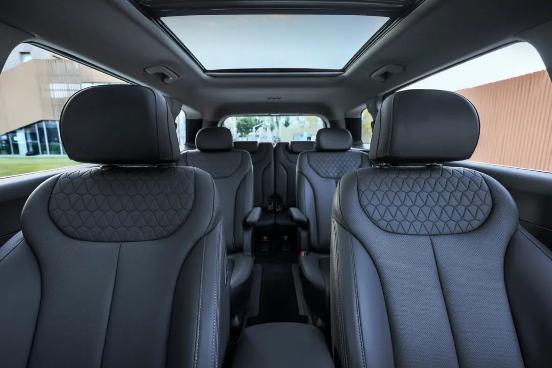 现代胜达旅行家:把6座SUV打到20万出头,总该好卖了吧?