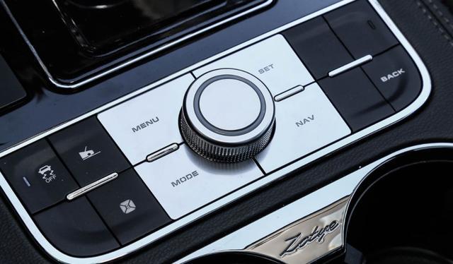 汽车上实体按键那么多，有哪些是不能随便使用的？