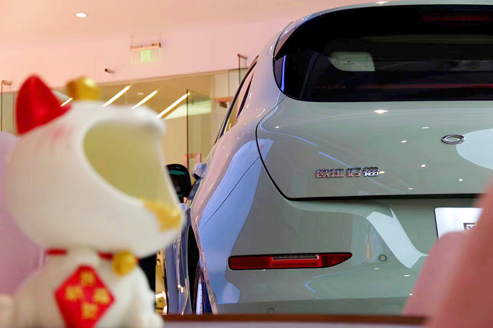 探店欧拉好猫莫兰迪版：宠粉季优惠1.8万？颜控已弃海豚