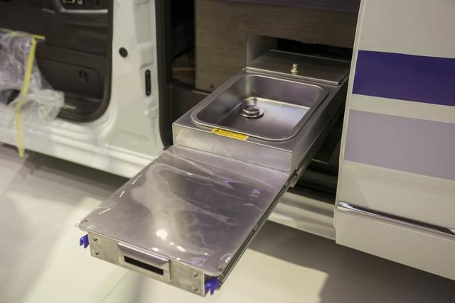 最像房车的MPV长什么样？走，带你上车看看