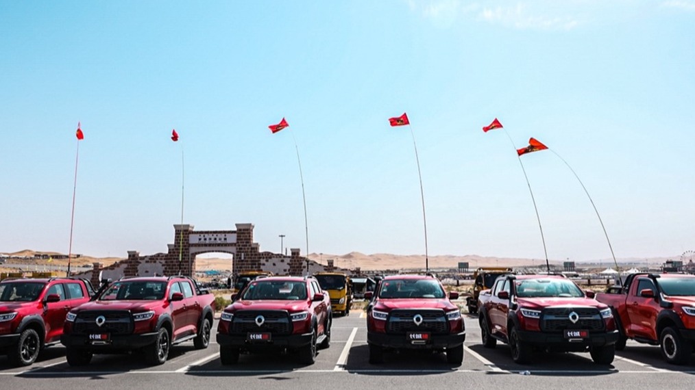 黑弹、旅装交车 皮卡学院成立 长城炮阿拉善玩转皮卡车生活