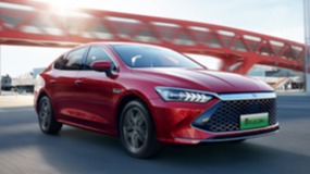 “插混之王”秦PLUS DM-i，月销量近两万台，成国产家轿之光！