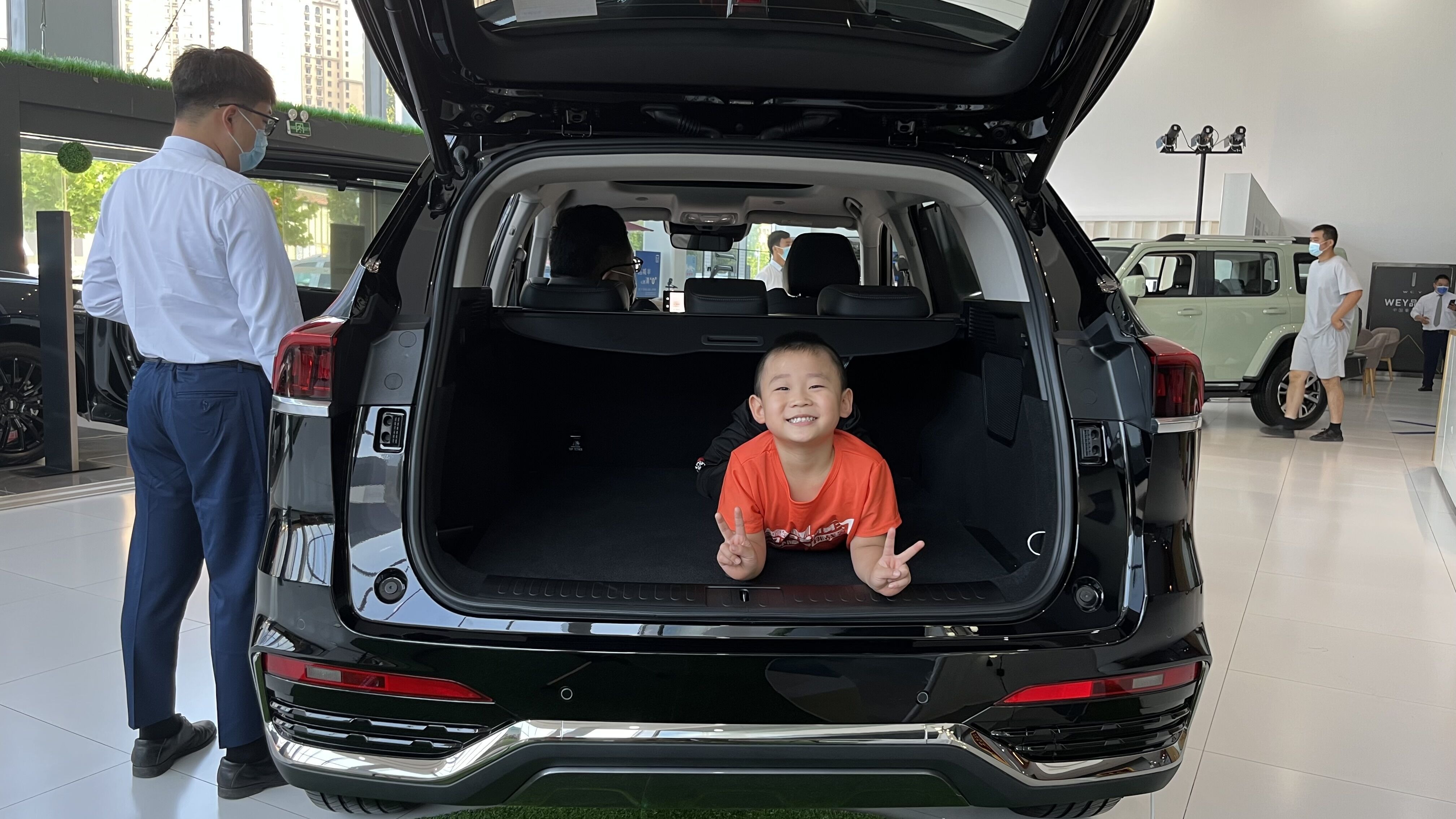 拿铁DHT-PHEV 综合补贴后22.9万元起，4S店内受欢迎，看车试驾者不断