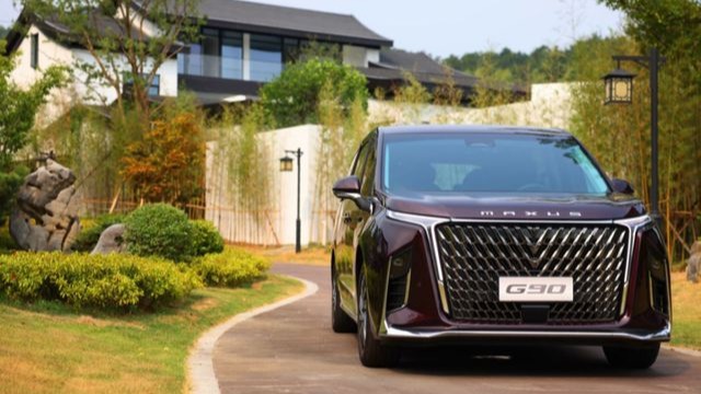 “多娃家庭”买什么车?起亚嘉华VS大通G90