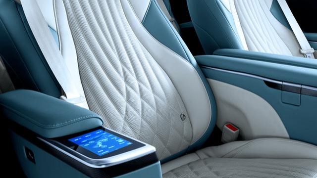 上汽大通大家MIFA 9和岚图梦想家竞争“被动C位”,谁赢?