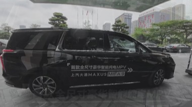 篮球运动员到底得坐多大的车？