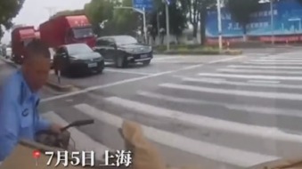 暖男才是真·硬汉 是铁血硬汉，也是柔情暖男 上汽大通MAXUS T70与民警共同守护人民的点滴