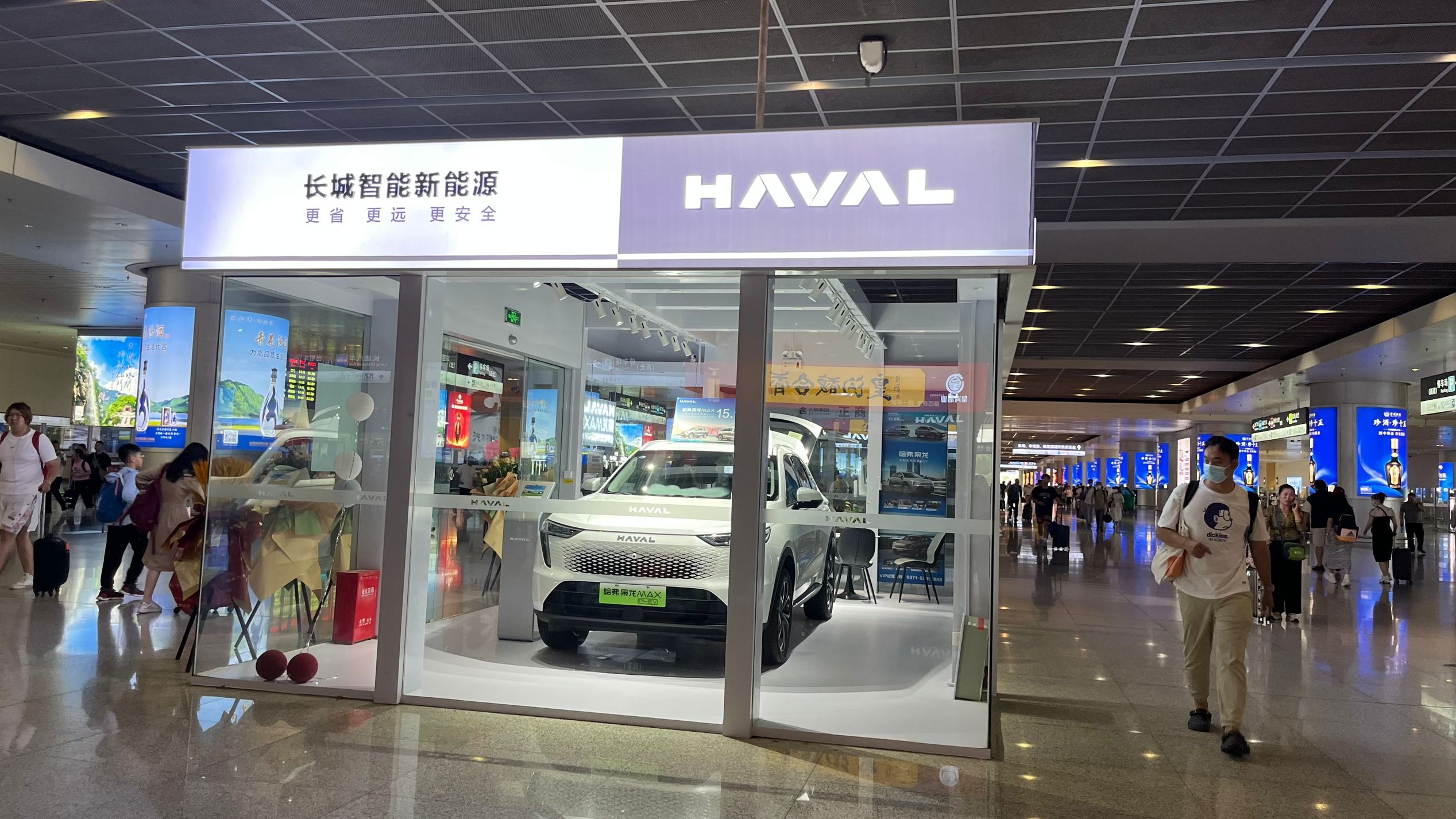 领跑中原 逐鹿全球 哈弗枭龙MAX入驻郑州东站