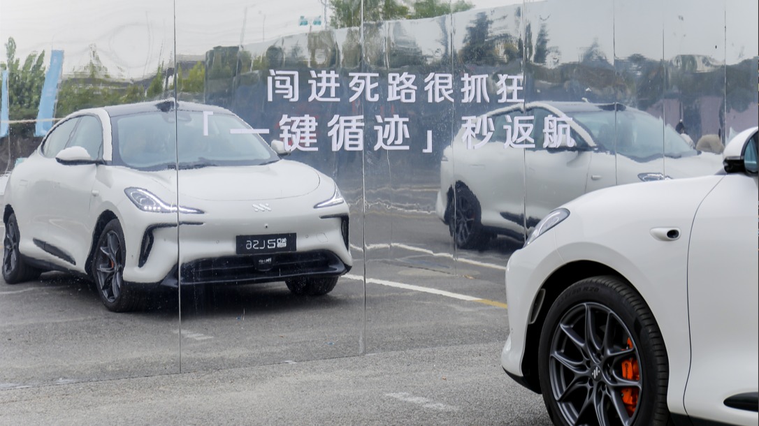 “你是我的眼”，“车市小喇叭”试驾智己LS6穿越迷宫不迷路