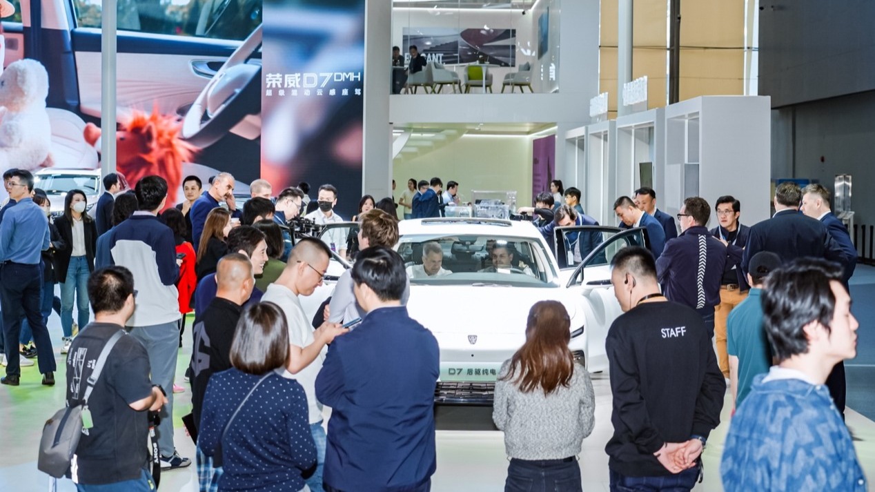 靓仔买车啦！“12万的BBA”荣威D7亮相广州车展，多项惊喜优惠享不停