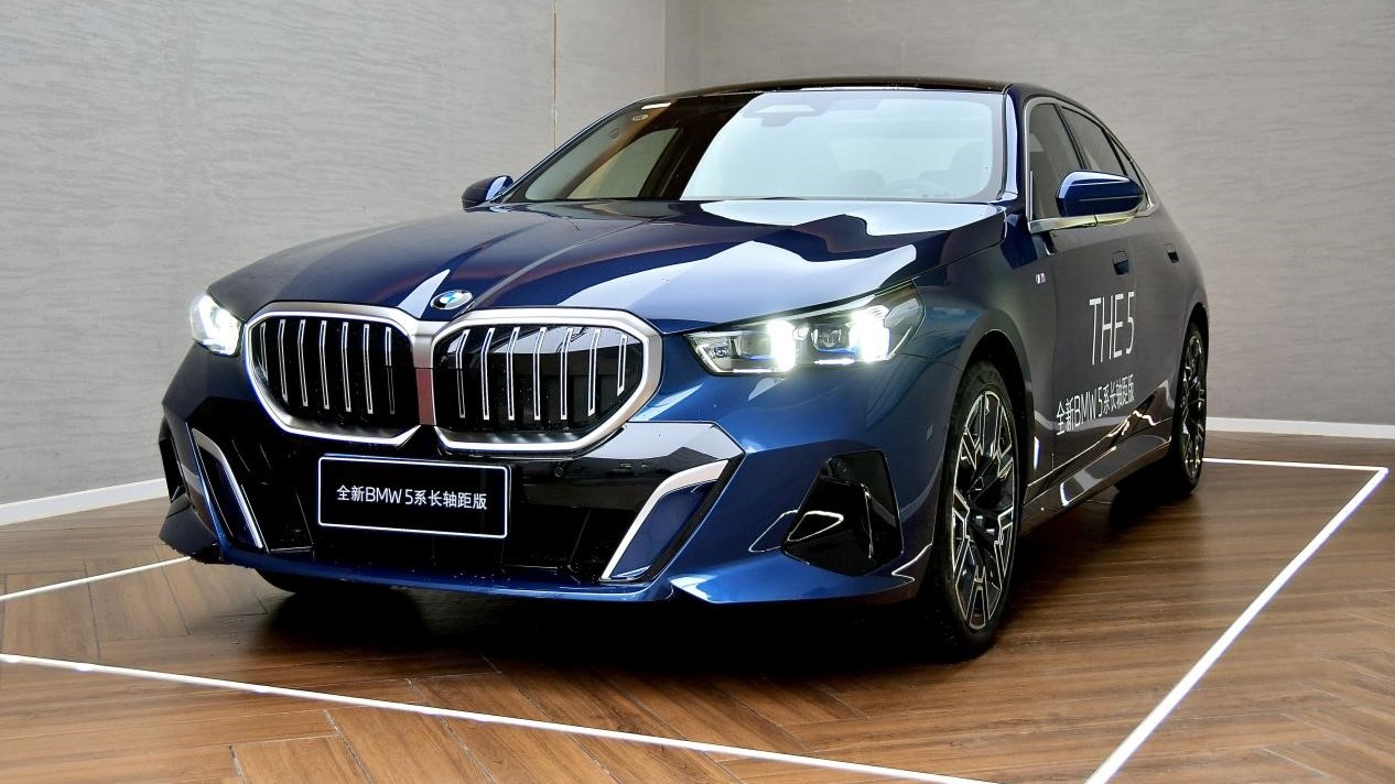 这就是5丨全新BMW 5系亮相郑州郑德宝