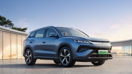 在预算 15 万可油可电的 SUV 中，有众多口碑好的车型可选。深蓝 S7、银河 L7、长安欧尚