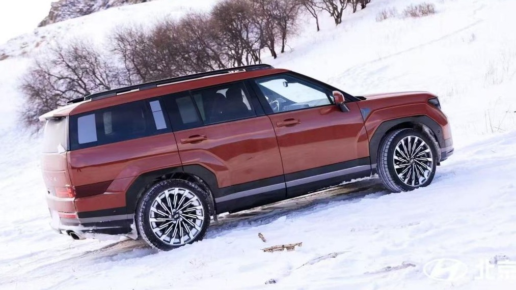 极寒冰雪下的全能玩家：第五代胜达如何征服阿尔山？