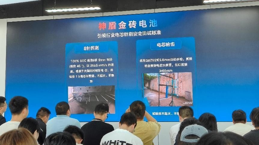 当车企开始玩安全内卷，吉利直接把考试卷撕了！
