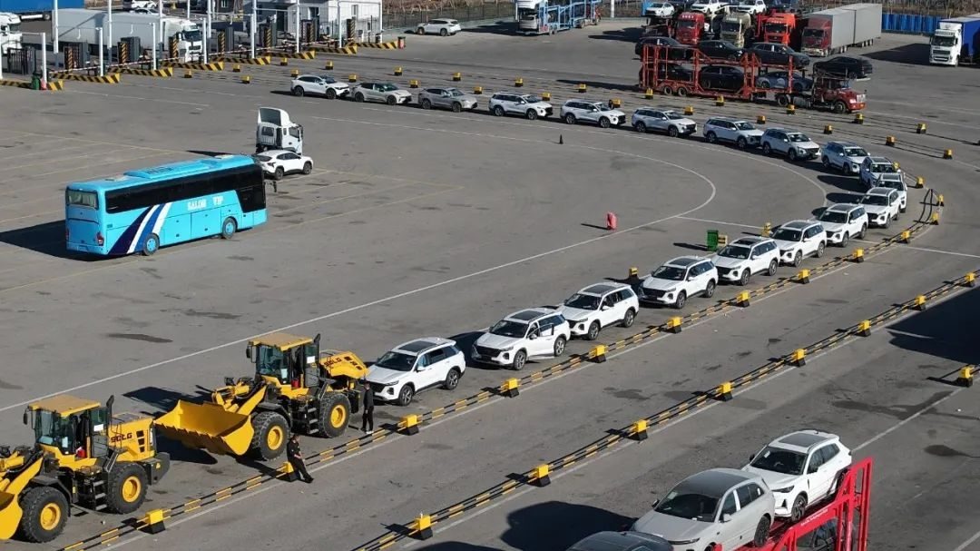 新车披上旧车衣  “零公里二手车”的“弈”与“利”