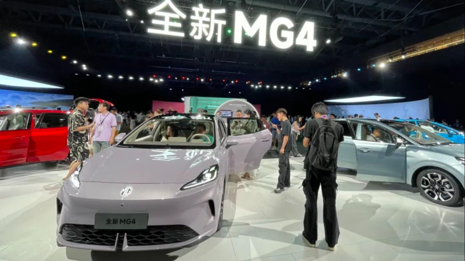 7.38万元起！全新MG4预售：首搭半固态电池，空间利用率高
