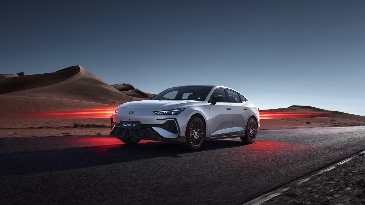 限时9.79万起售，1.5T/2.0T可选，第三代UNI-V登场