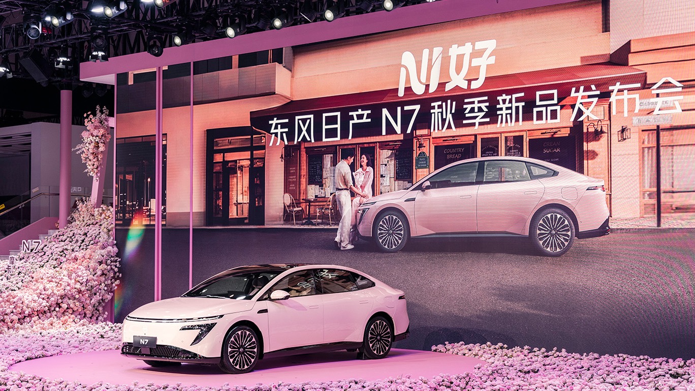 东风日产N7单月交付破万，玫瑰摩卡内饰诠释“合资新势力”速度