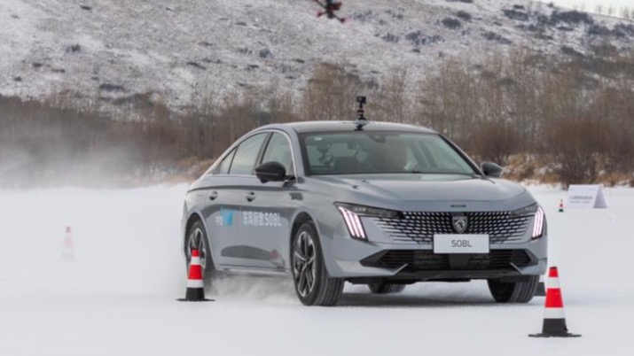 冰雪路面140km/h爆胎不失控，是黑科技还是智商税？