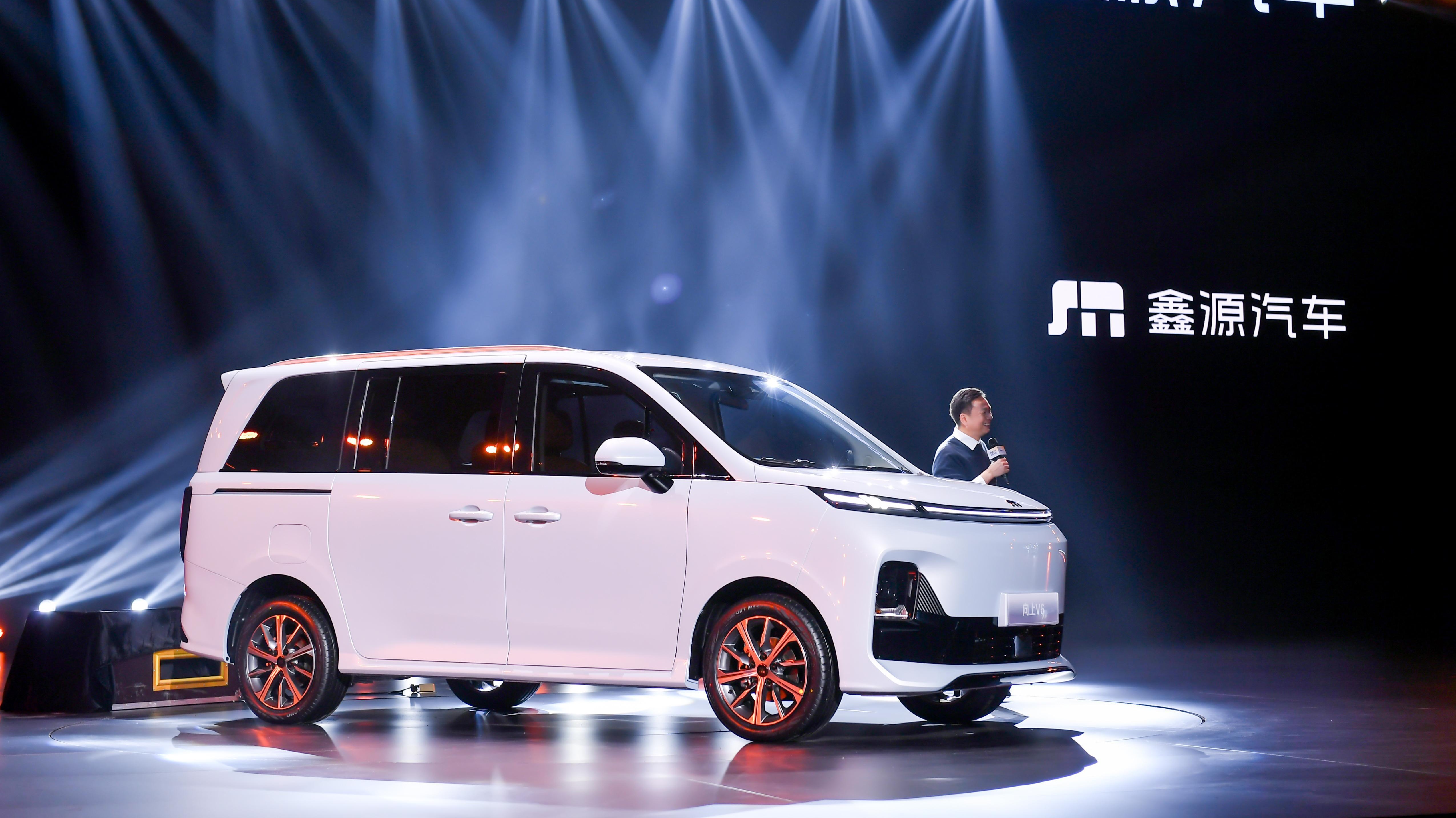 向上V6亮相，10万级奋斗者的车，不止于拉货