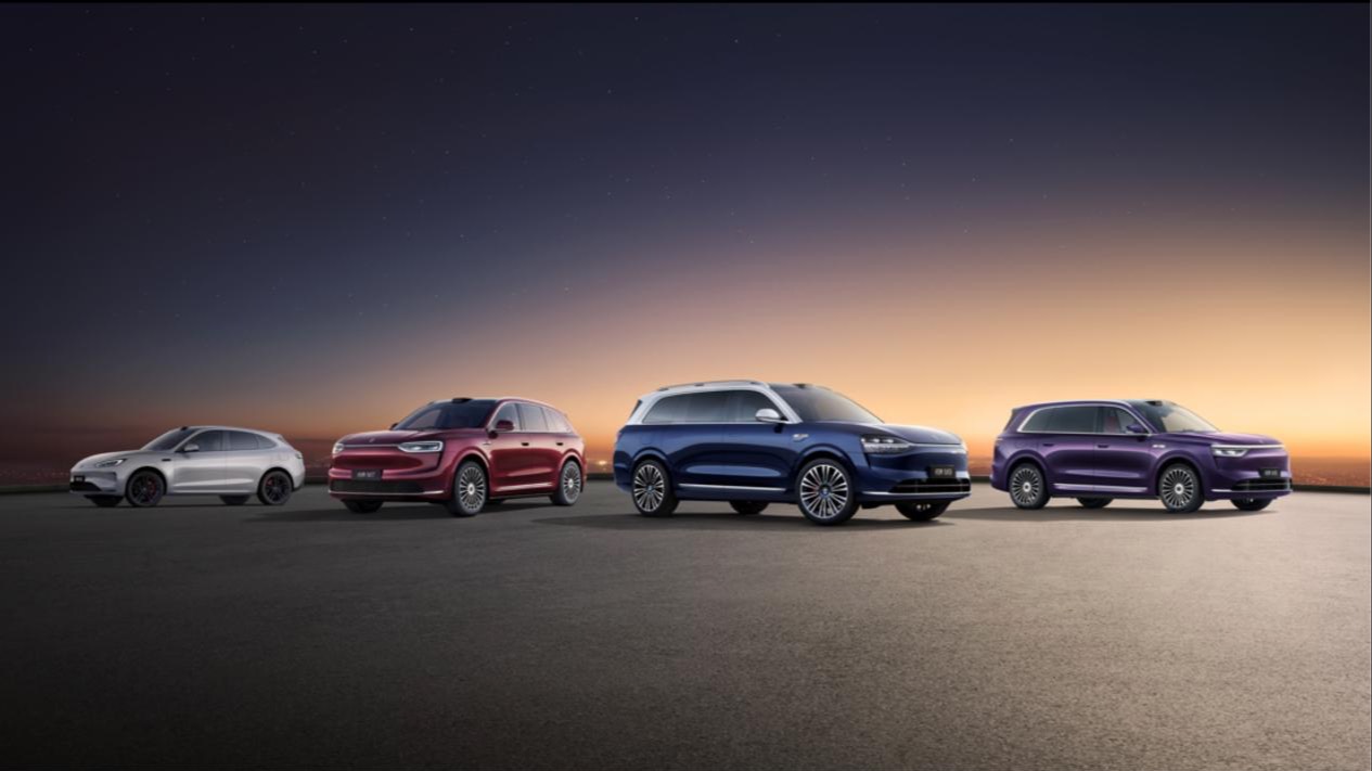 智慧重塑豪华，问界M8获第六届《汽车风云盛典》“风云2025智行汽车”