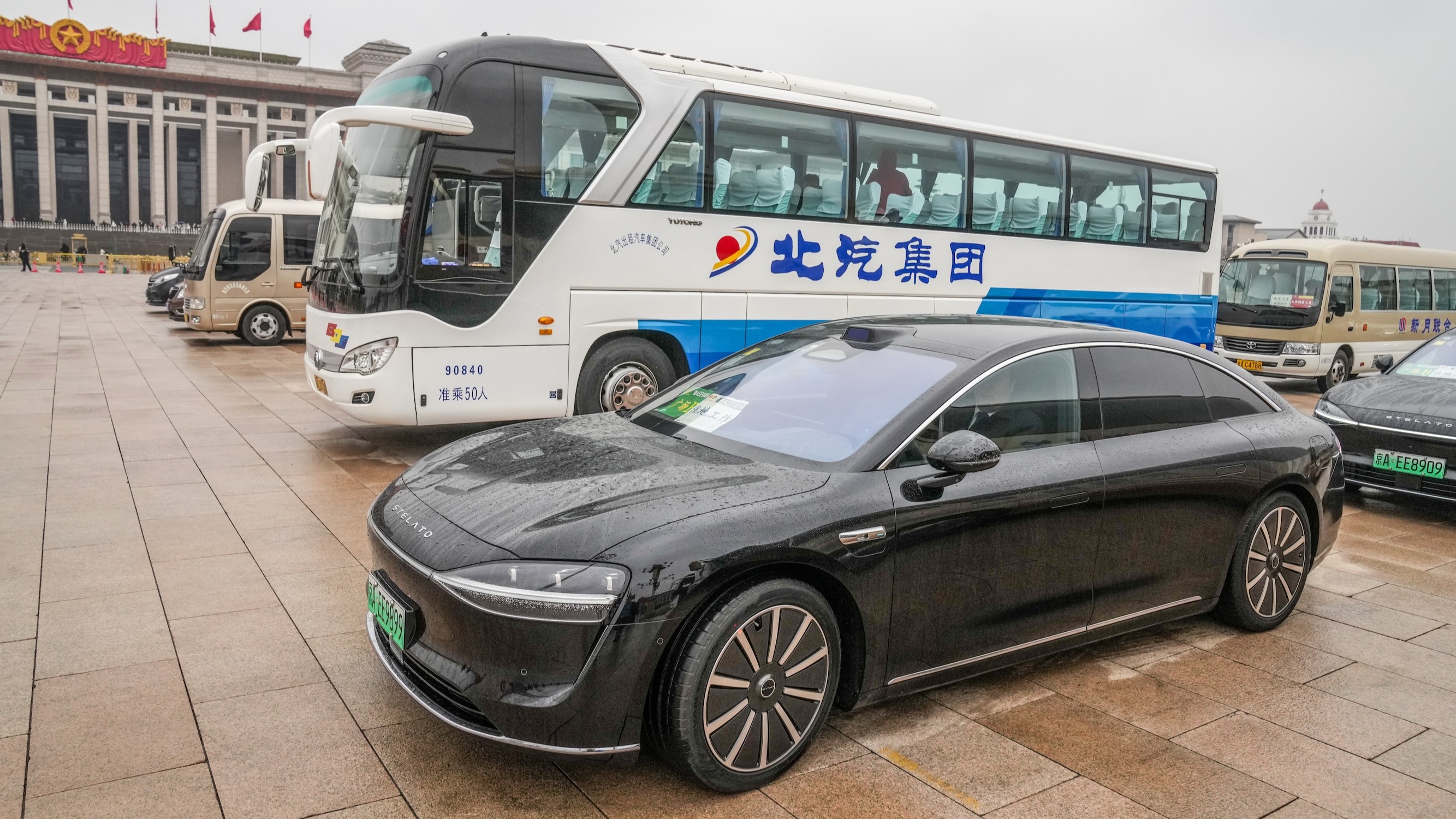 享界S9首次护航全国两会，中国新豪华树立国家级标杆