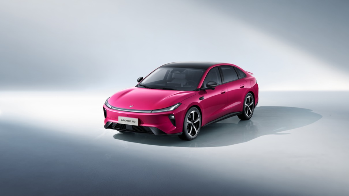 10万级家轿不再紧凑！极狐S3来了，将于4月24日开启预售