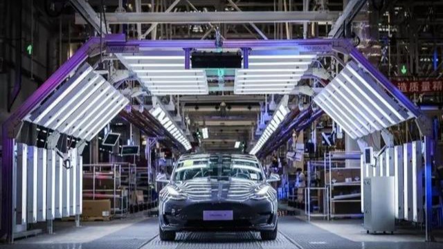 特斯拉扔下核弹，国产长续航 Model 3 大杀四方？