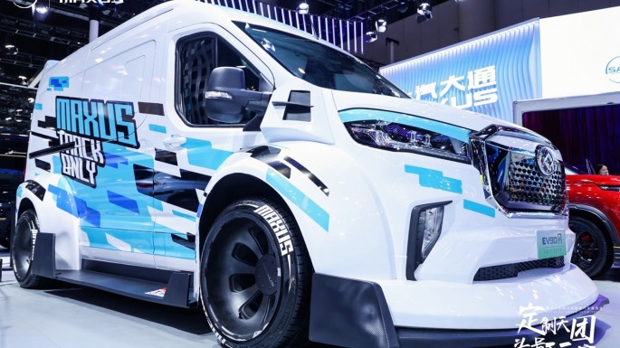 冲浪、摇滚、跑赛道,你敢信这都是轻客干出来的事?