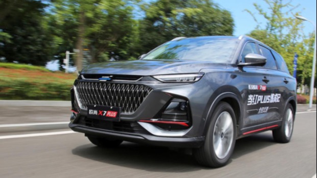 尺寸可媲美中型SUV，欧尚X7 PLUS算不算十万级中的“越级货”？