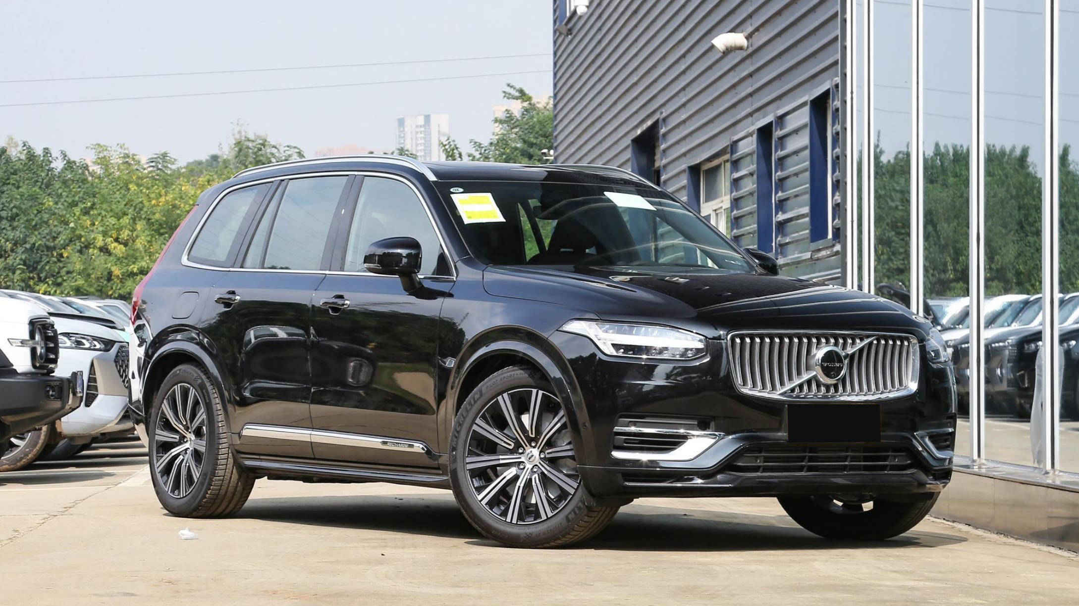 配2.0T+8AT，售价89.49万，全新混动版XC90到底值不值？