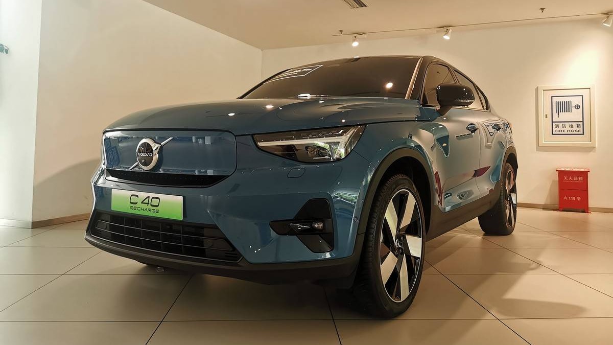 30万级纯电豪华SUV，沃尔沃C40到店实拍，4.7秒破百