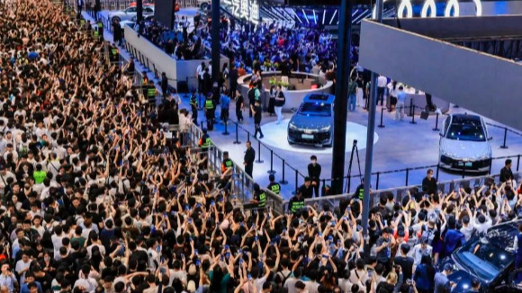 刘德华站台，Q6L e-tron开启预售，一汽奥迪再证中国市场决心
