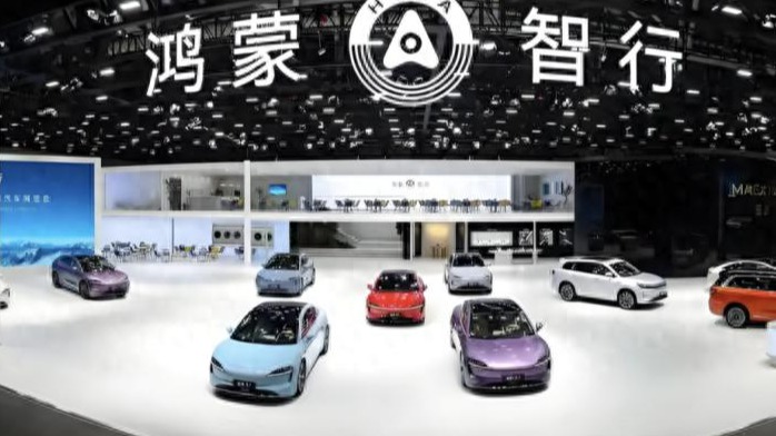 独立建网+筛选经销商，鸿蒙智行既是渠道革新也是在走钢丝